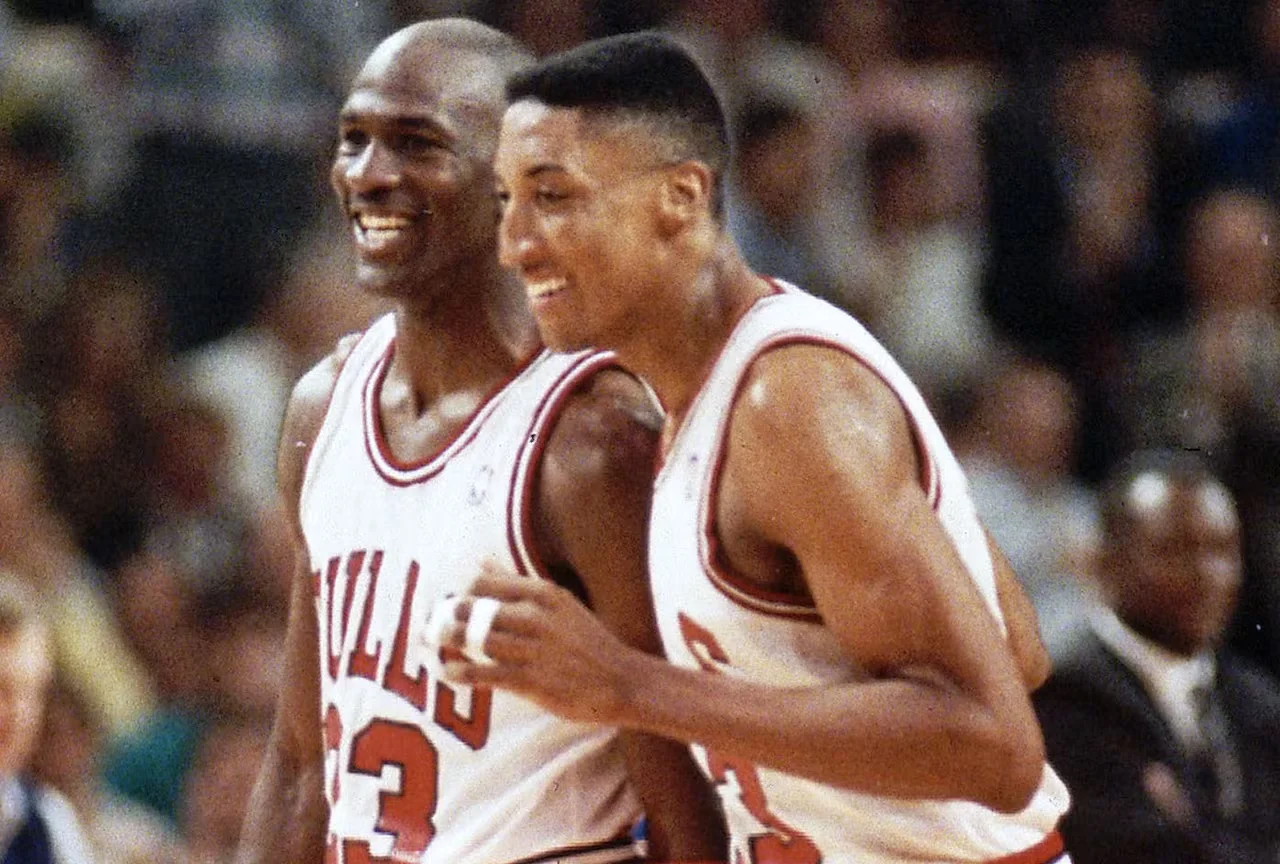 Scottie Pippen reignites feud with Michael Jordan over early career performance.