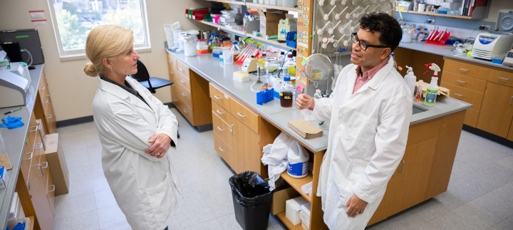 Featured image for "UW researchers analyze COVID-19 vaccine efficacy in immunocompromised individuals"