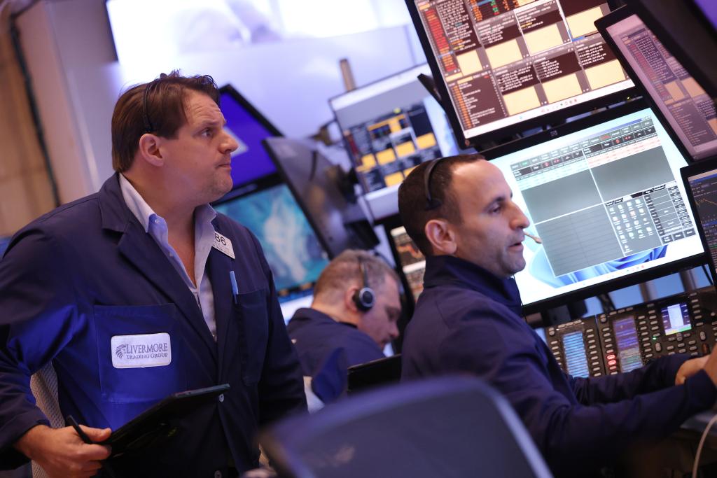 "Dow Plummets 600 Points Amid Rate Cut Concerns Despite Nvidia Surge"