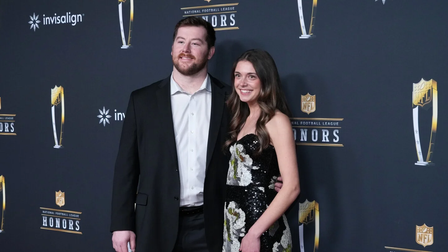 Thuney Earns Inaugural Protector of the Year for Bears