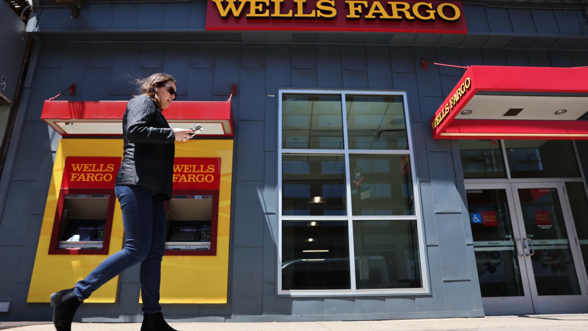 Wells Fargo fined $35 million for excessive investment advice fees