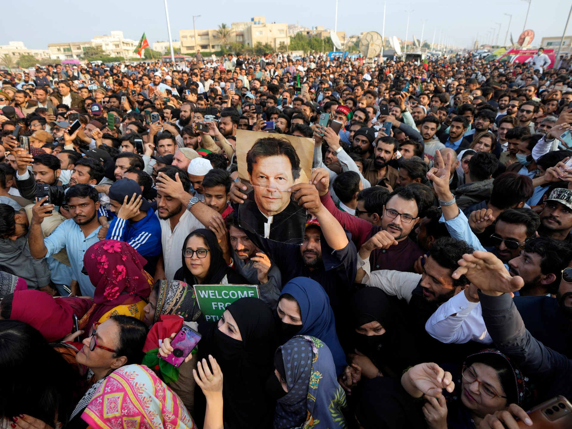 "Pakistan's Election: Old Hopefuls Jostle Amid Economic Crisis"