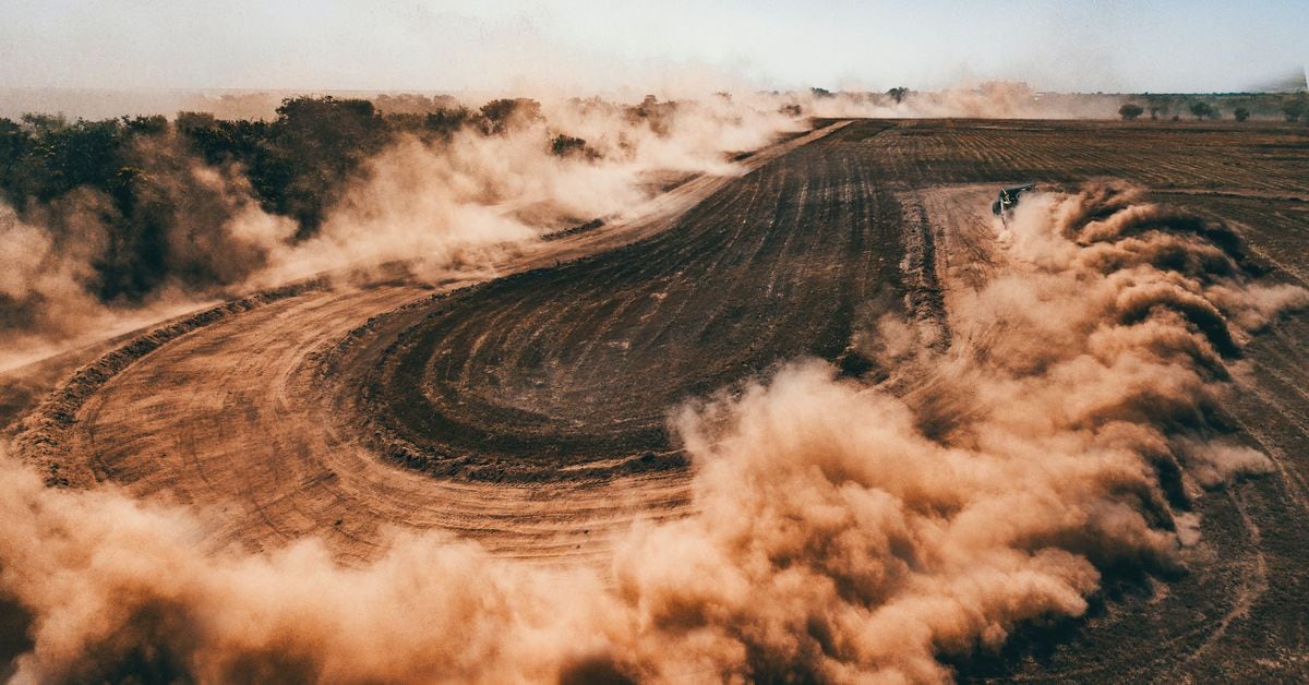 Featured image for "Grayscale's Bitcoin Victory Sparks Inflows of 30K BTC to Crypto Exchanges"