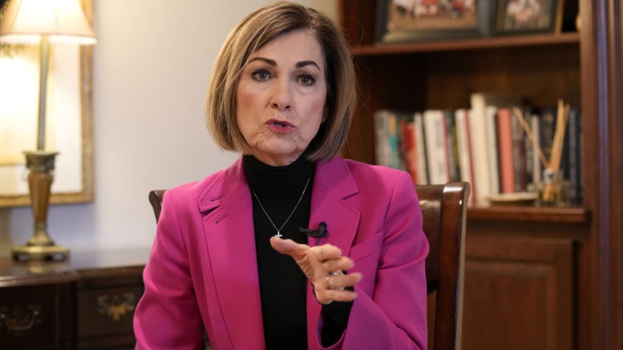 Featured image for Iowa Governor Approves Legislation Allowing Arrest and Deportation of Undocumented Immigrants