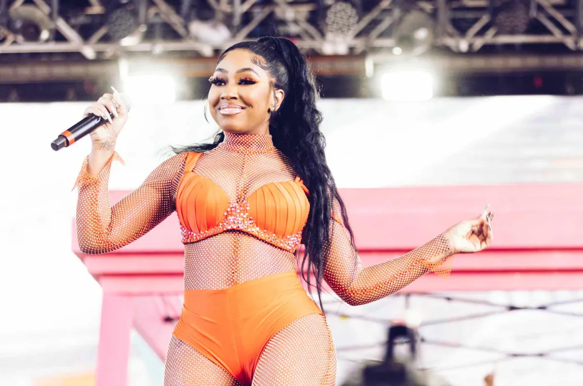 Featured image for Yung Miami confirms split with Diddy and addresses controversy.