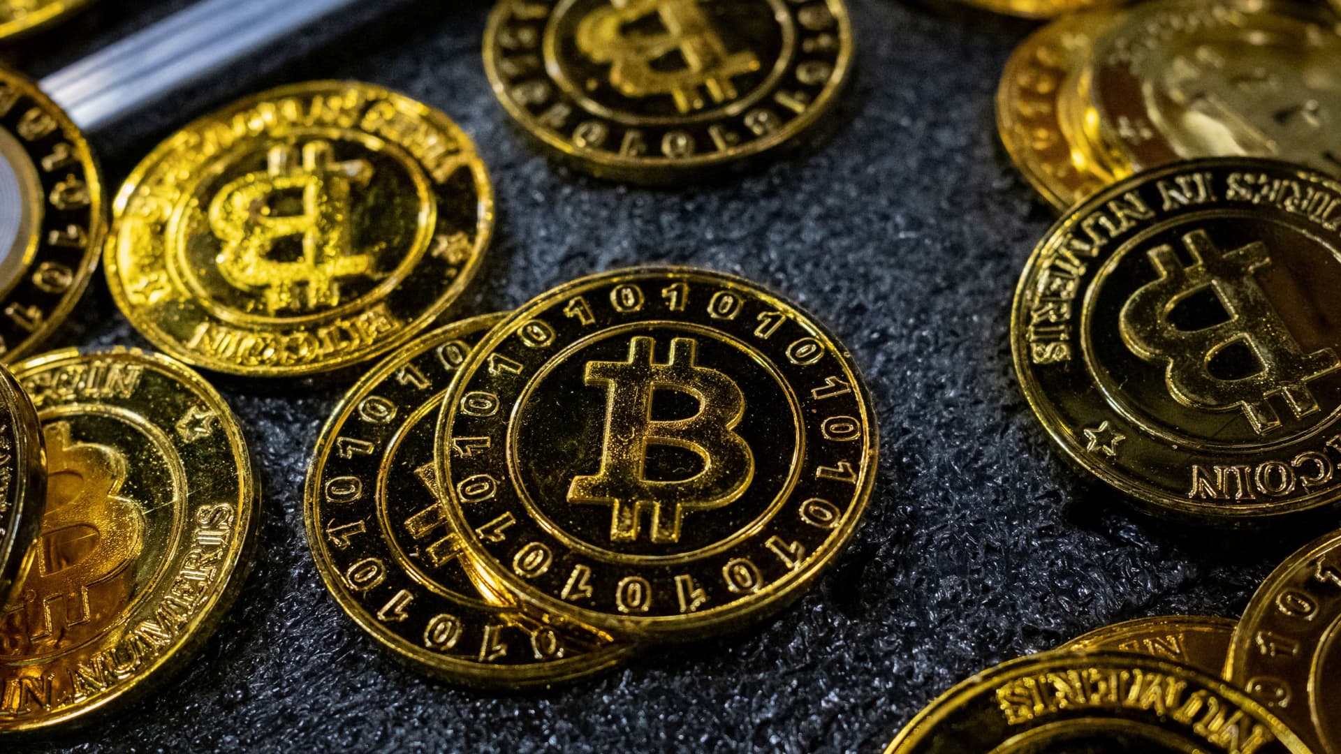 "Gold and Bitcoin: Surging and Smashing Through Key Levels"