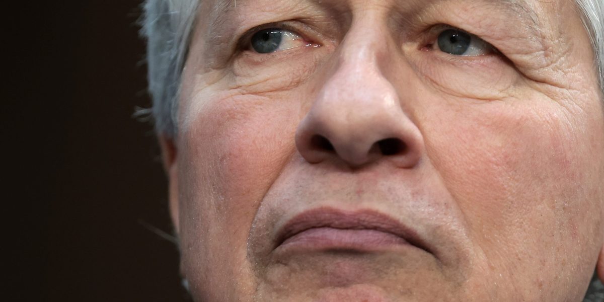 JPMorgan CEO Jamie Dimon Cautious Amidst Economic Optimism