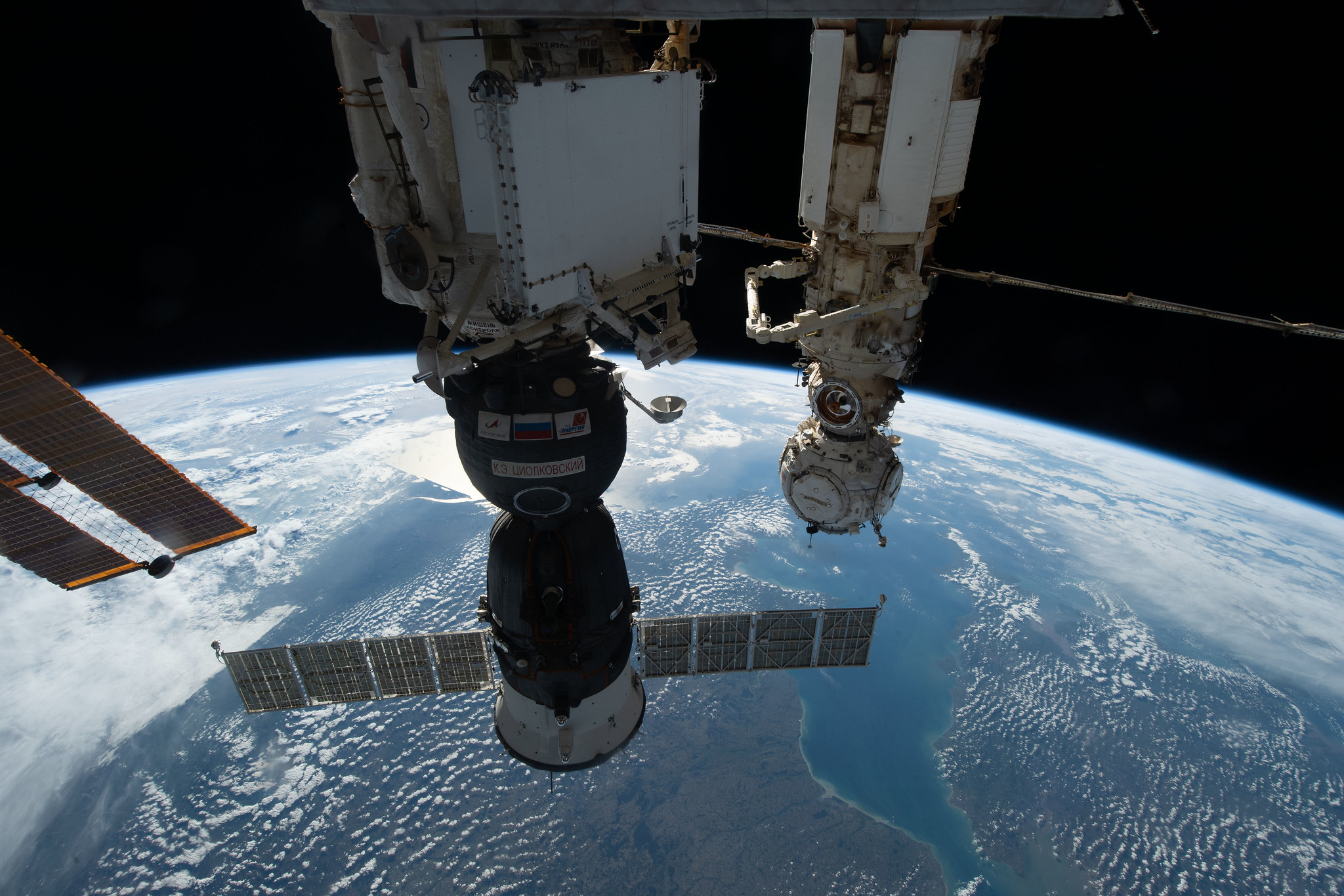 Uncrewed Soyuz MS-22 set to return home after damage.
