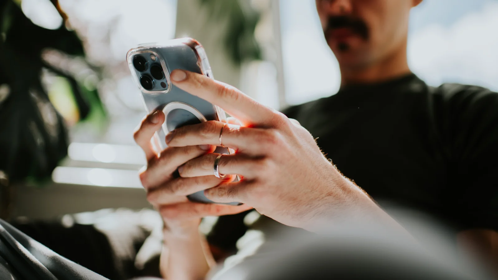 Chip-scale phonon lasers could power faster, more efficient wireless tech