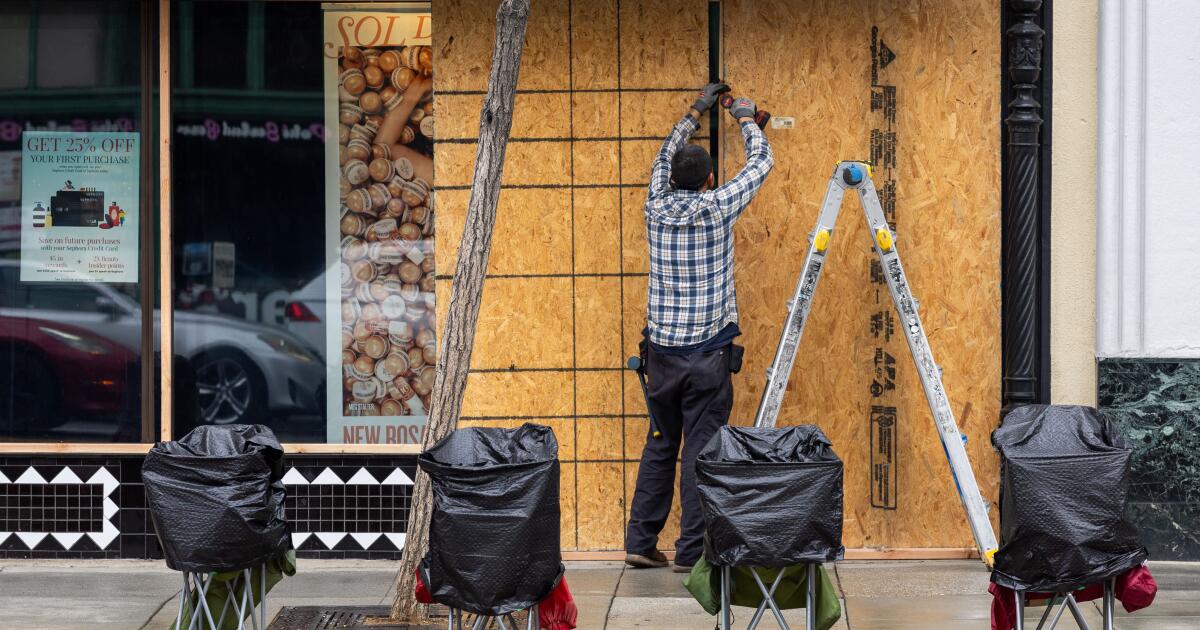 Featured image for Southern California braces for heavy rain and flooding from New Year’s storm
