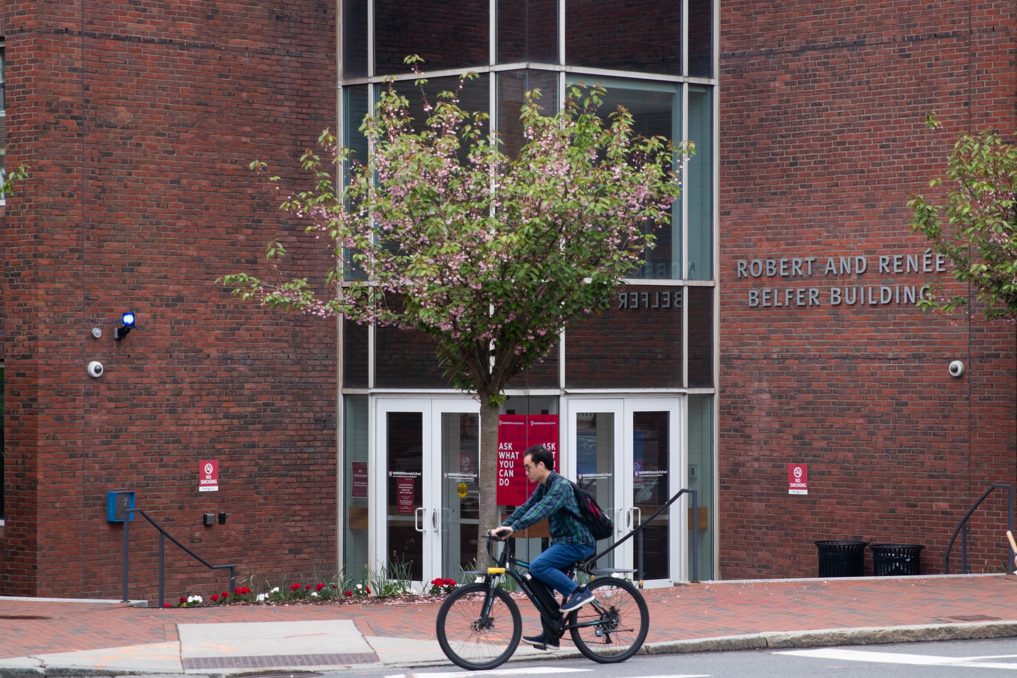 Featured image for Harvard Faces Crisis Amid Trump’s Orders