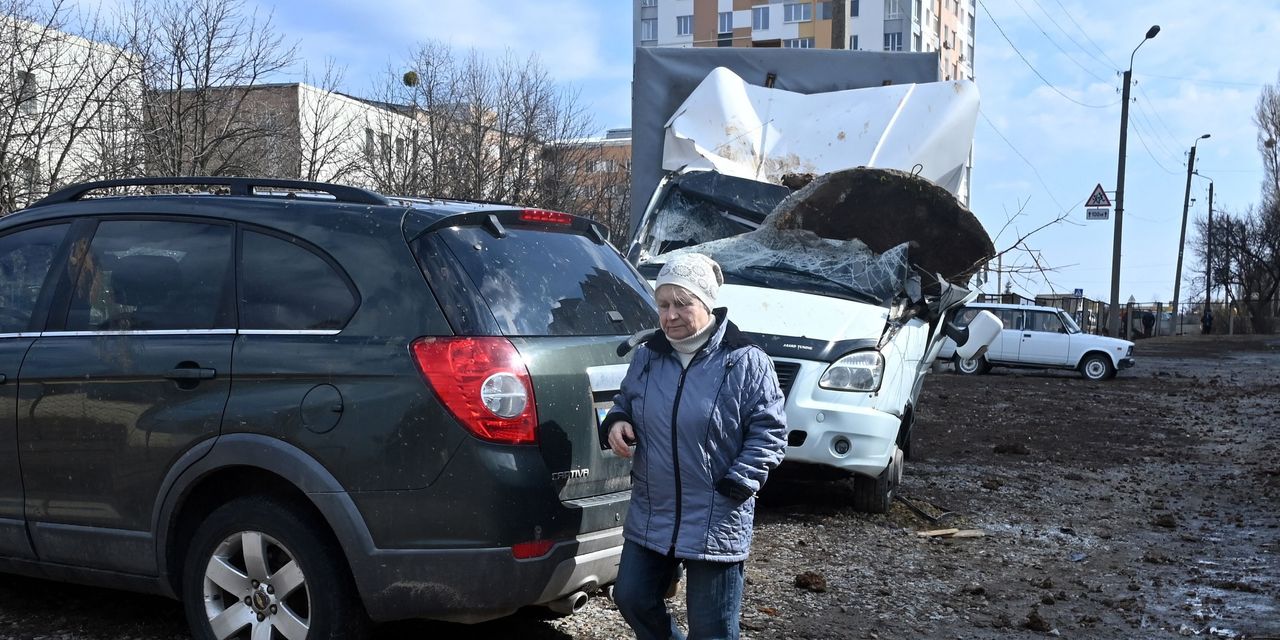 Ukraine's War Woes: Russia Strikes, Latin America Stuck in the Past.