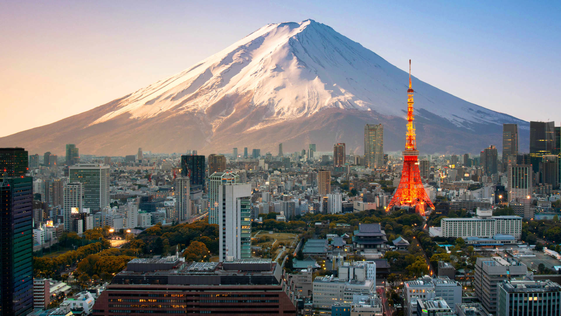 Central bank meetings and economic reports dominate market focus this week.