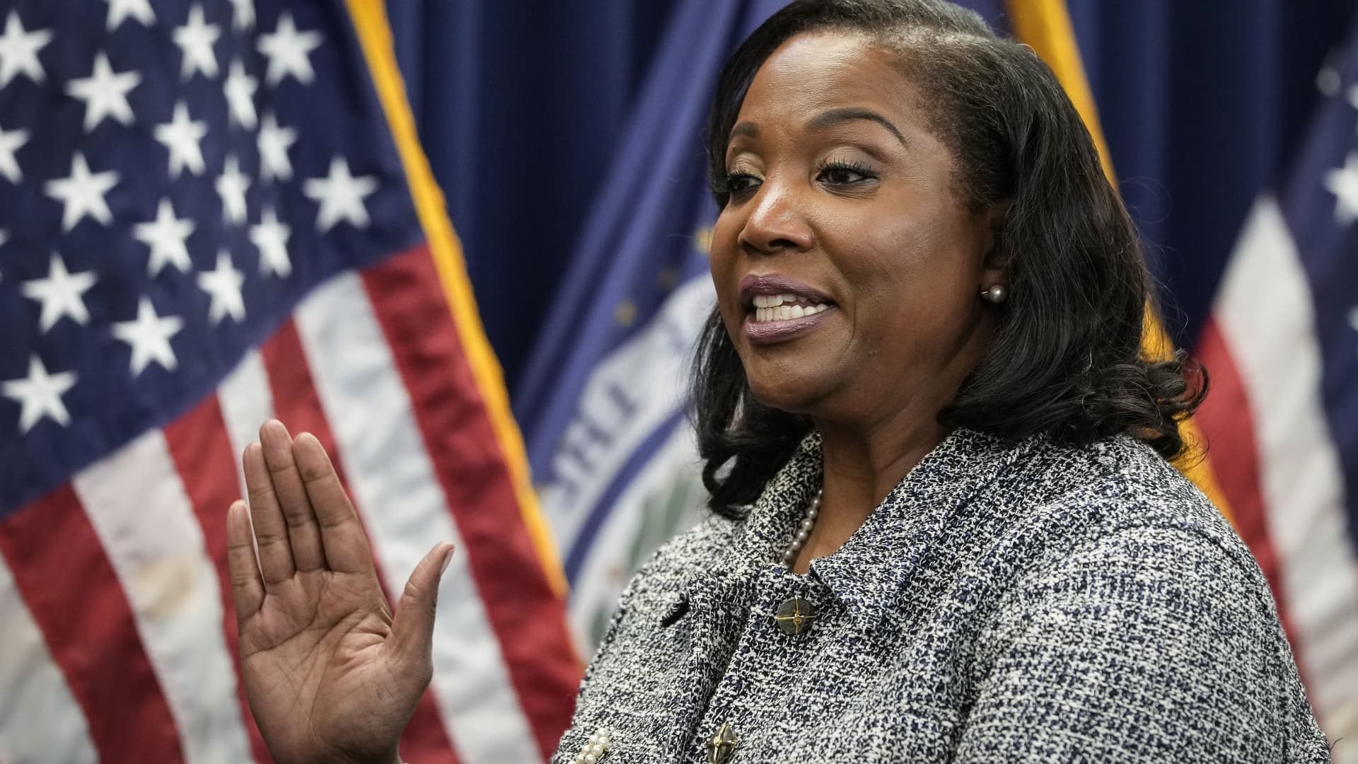 Featured image for Ex-Fed and Treasury Leaders Urge Supreme Court to Protect Lisa Cook's Fed Position