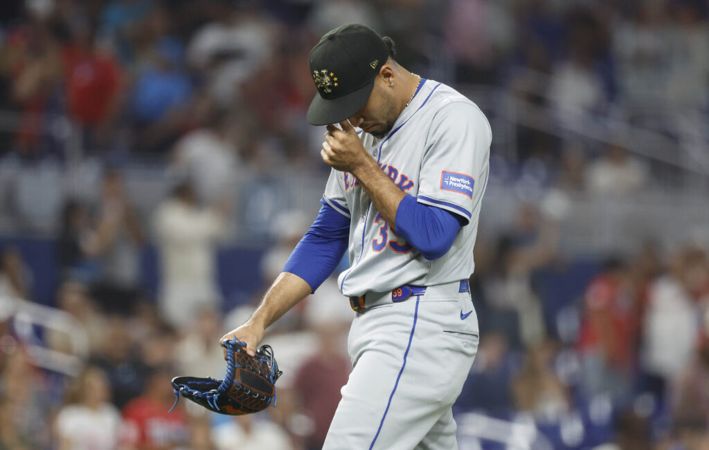 Featured image for Mets' Closer Edwin Díaz Hits IL with Shoulder Injury
