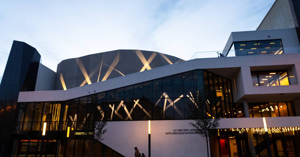 Featured image for Steppenwolf Theatre Faces Layoffs: No Immunity to Failure