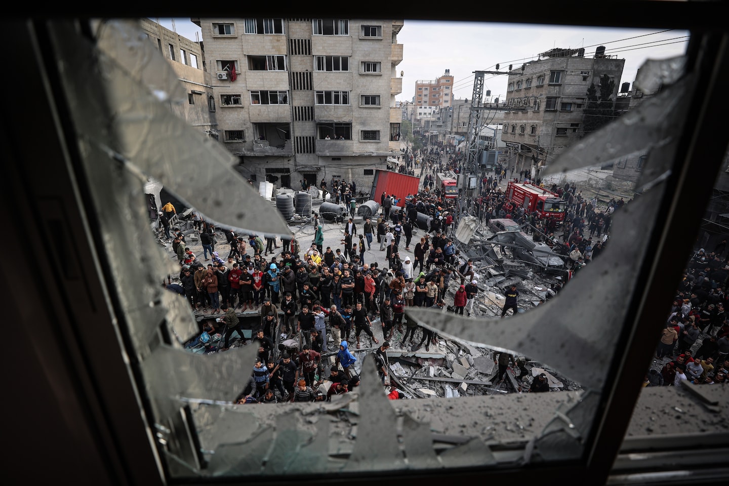 "Israel-Hamas Conflict: UN Vote on Gaza Aid and Ceasefire Delayed"
