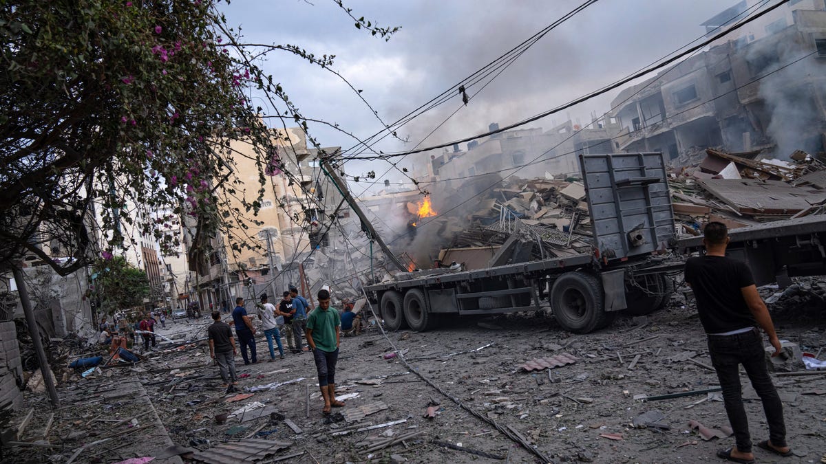 "Escalating Conflict: Live Updates on Israel's Intensifying Assault on Hamas in Gaza"
