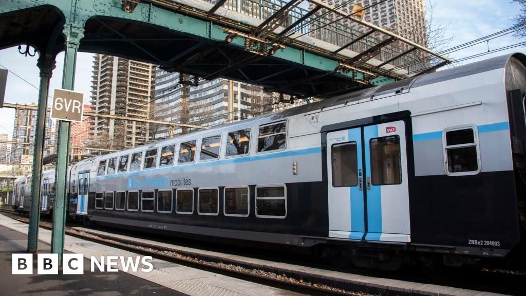 Featured image for Suspect Arrested After Viral Video of Paris Train Assault