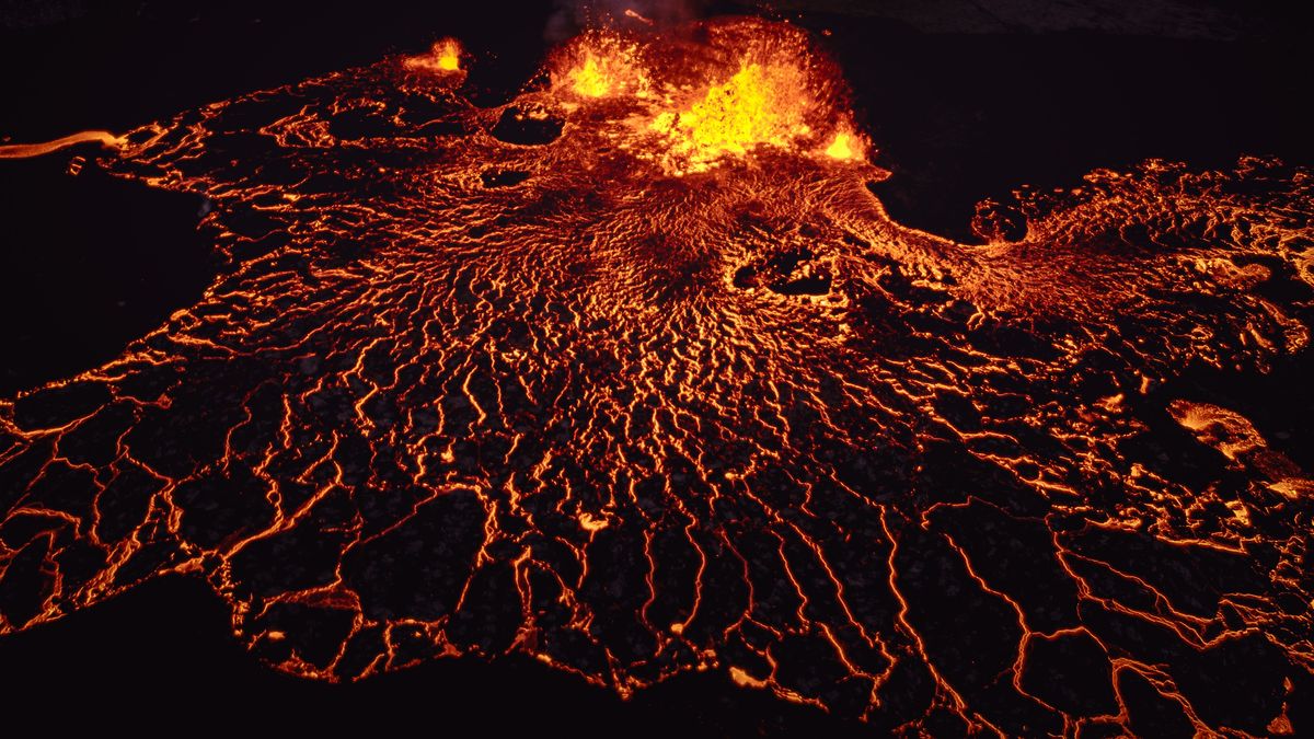 "Unleashing Destruction: Magma's Path through Extinct Volcano Triggers Deadly Earthquake Swarm in Japan"