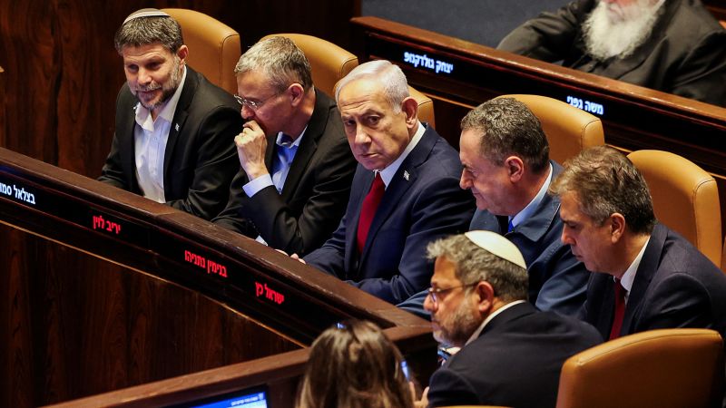 Featured image for Israel Approves Closure of Army Radio After 75 Years