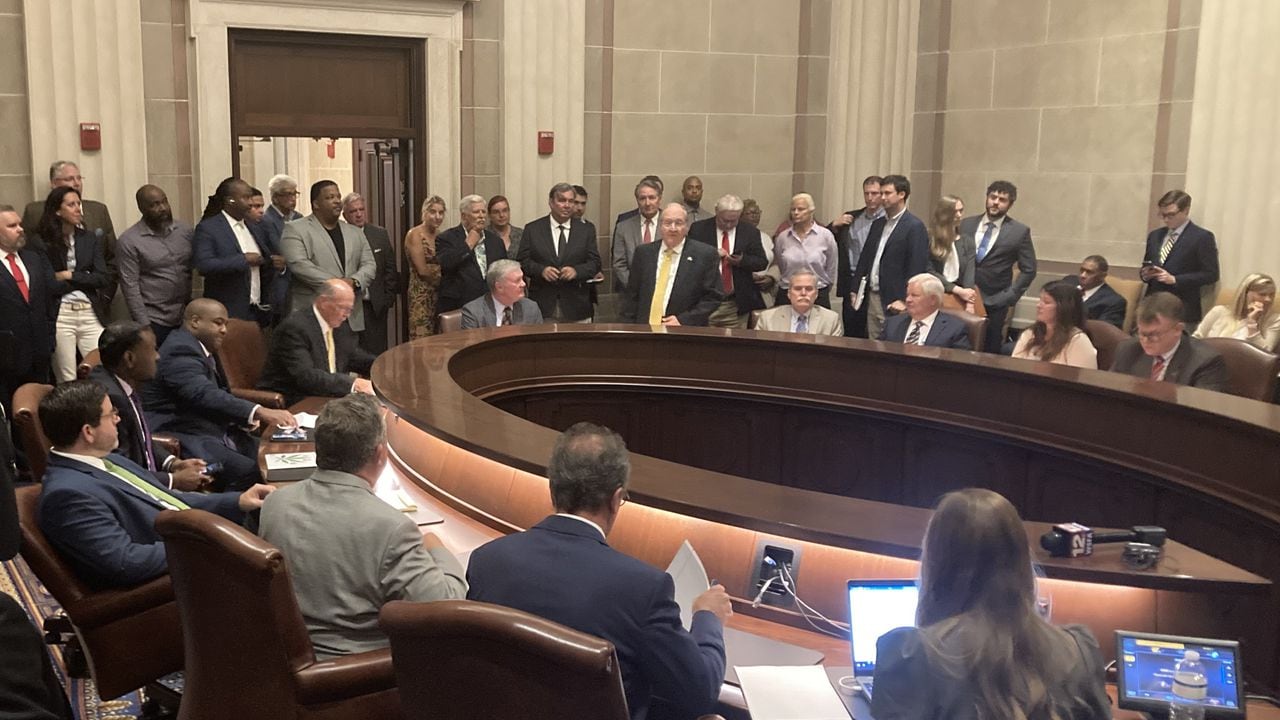 Featured image for Alabama Halts Medical Cannabis Licensing Due to Inconsistencies.