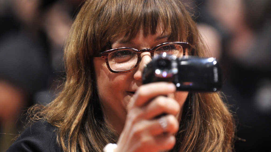 Featured image for Vintage Digicams: The Artistic Revival of Retro Photography