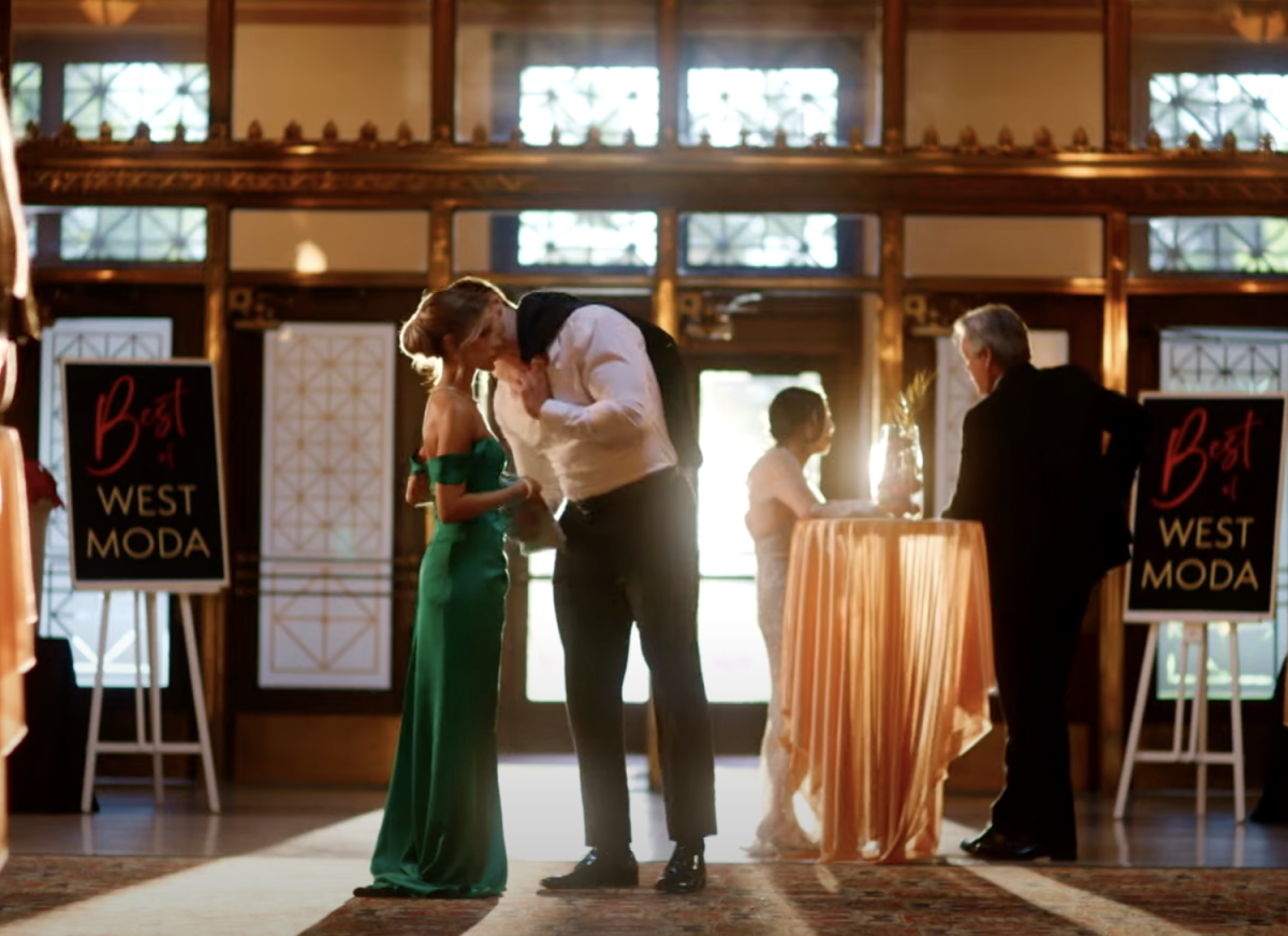 Featured image for Taylor Swift-Inspired Holiday Rom-Coms Light Up the Season