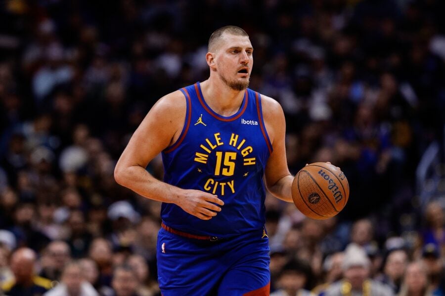 Featured image for Nikola Jokic Suffers Knee Injury During Nuggets Game