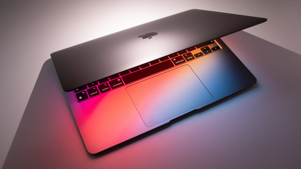"Apple Unveils Cutting-Edge MM1 AI Model and iOS 18 Features"