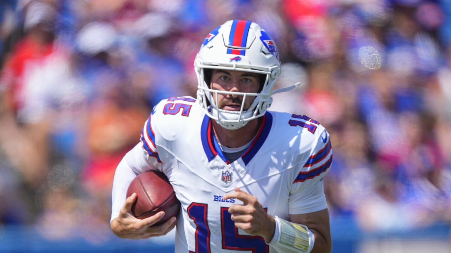 Featured image for Saints Sign Ben DiNucci as Derek Carr Faces Season-Ending Injury