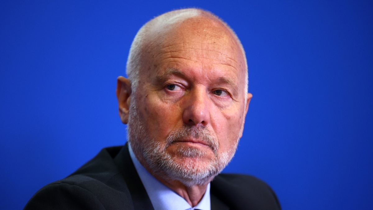 Europe's Dilemma: To Arm or Not to Arm Ukraine Amidst Putin's War