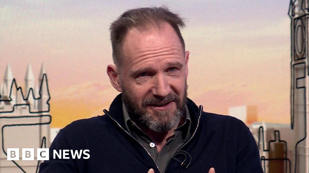 Featured image for Ralph Fiennes Calls for Shocking Theatre Experiences, Criticizes High Prices