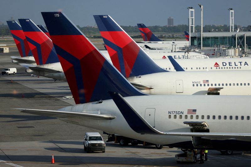 Featured image for Delta Air Lines: Navigating Profit Peaks and Economic Risks
