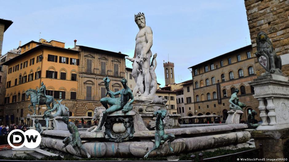 Featured image for German Tourist Causes Destruction in Florence for a Selfie