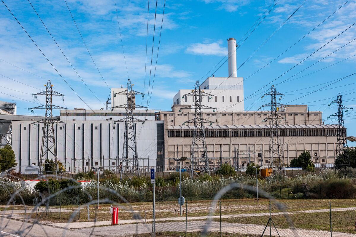 France Aims to Reduce Fossil Fuel Generation and Expand Nuclear Power for Carbon Reduction