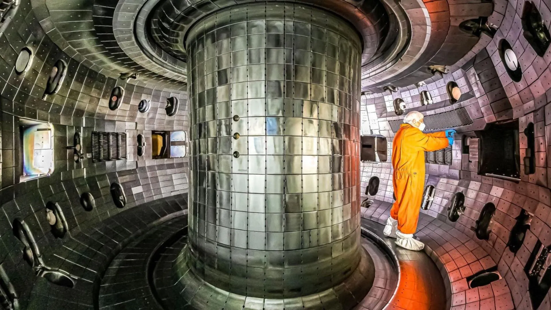 Featured image for Inverted D Plasma Fusion Breakthrough Addresses Key Energy Challenge