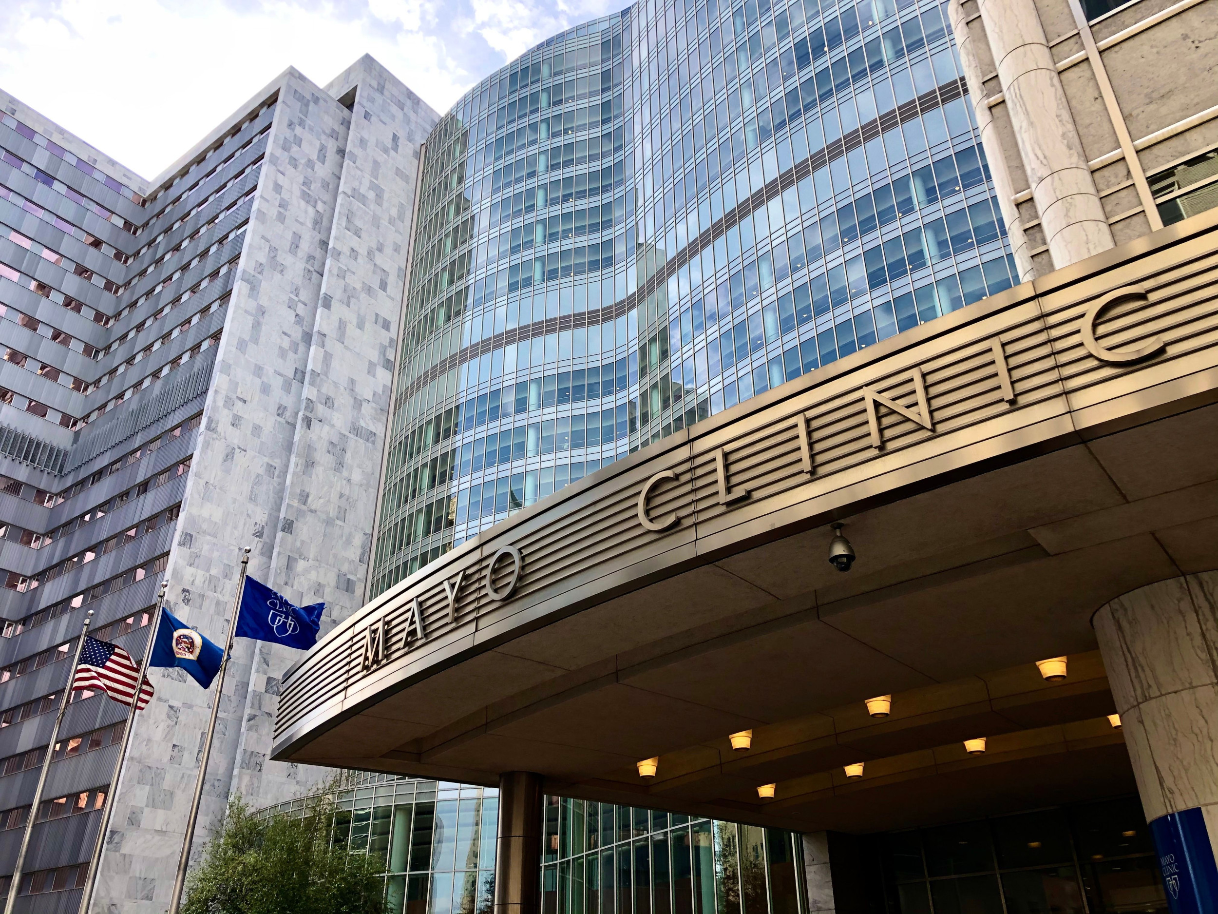 "Top US Hospitals of 2024: Newsweek's Rankings Revealed"