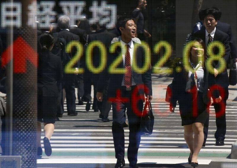 Asian Stocks Edge Up as Central Bank Meetings and Inflation Data Await