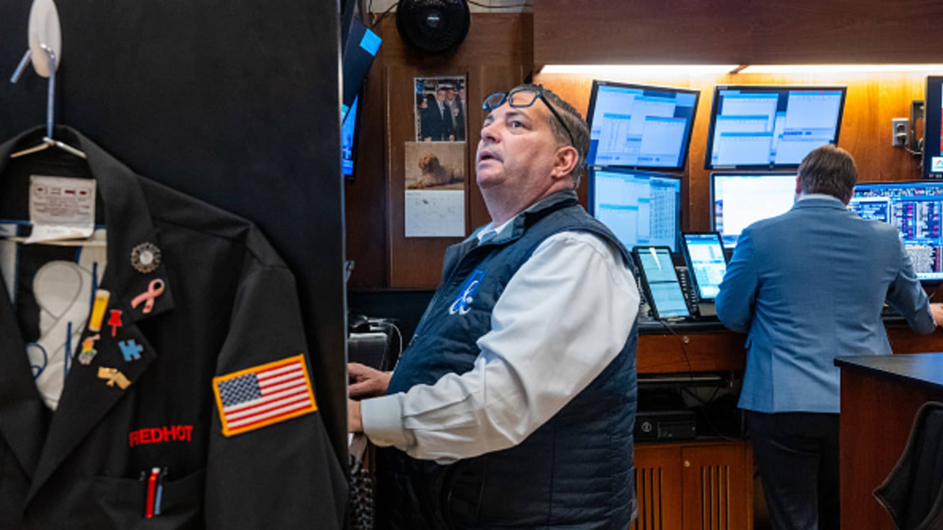 "Wall Street Anticipates Bank Earnings Amid Market Rebound and Political Upheaval"