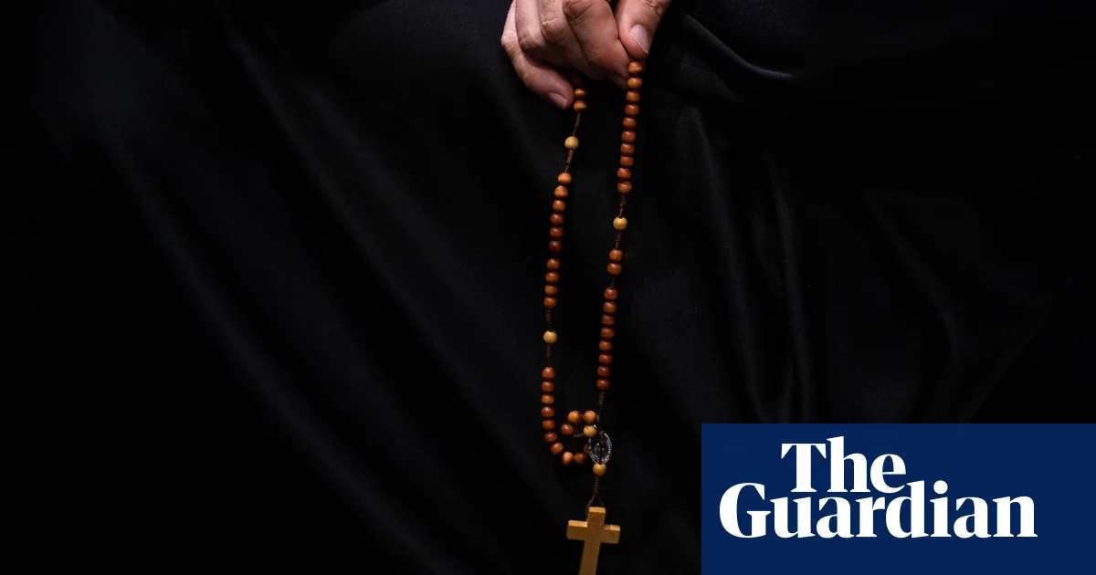 Thousands flock to Missouri monastery to see incorrupt nun's body.