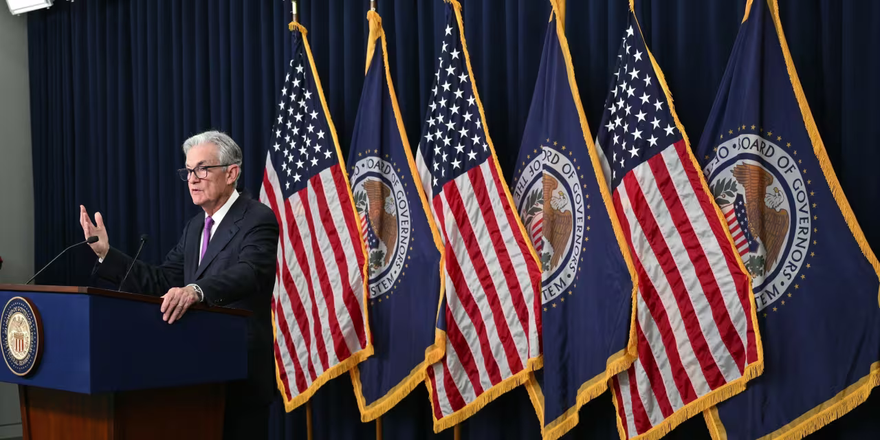 "Washington Chaos Adds to Fed's Inflation Battle"