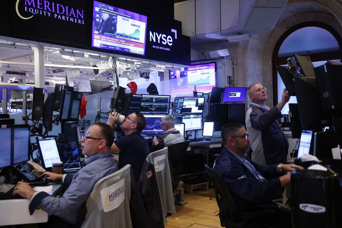 Featured image for Wall Street Bulls Remain Resilient Amid Market Uncertainty