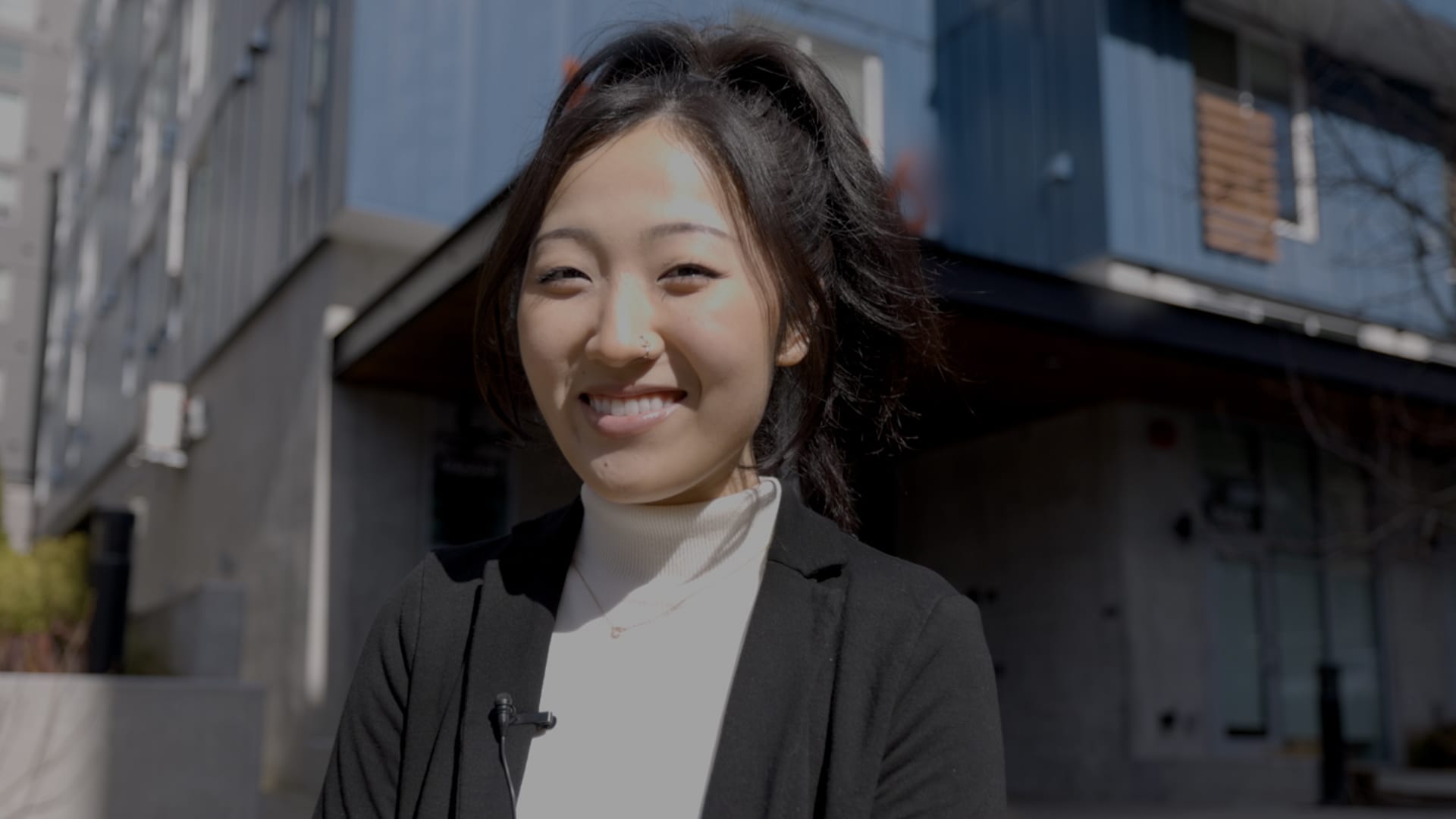 "Millennial Thrives on $27K Salary in Tiny Seattle Apartment"