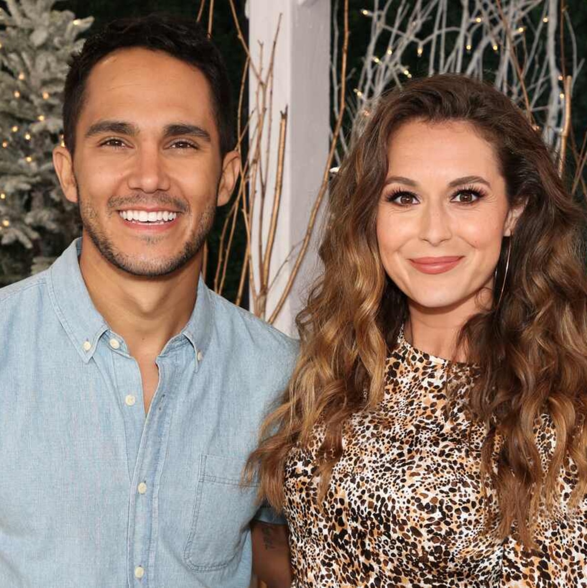 Featured image for "Alexa PenaVega and Carlos PenaVega Announce Fourth Pregnancy"