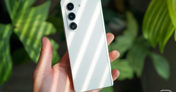 Featured image for Samsung Galaxy Z Fold 5 Receives Android 14 Update with Enhanced Camera Features