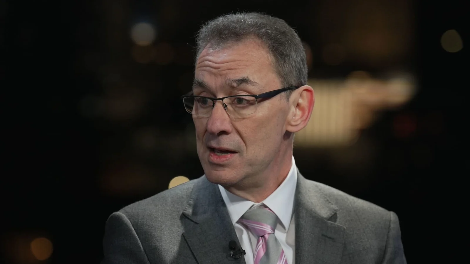 Pfizer bets on Metsera and cost cuts as Q4 beats amid waning Covid sales