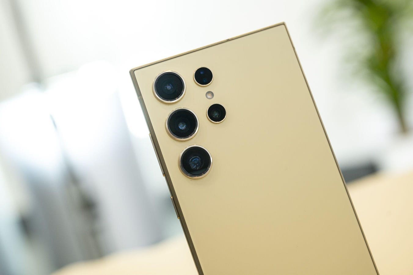 Featured image for "Samsung Addresses Galaxy S24 Display Quality Concerns"