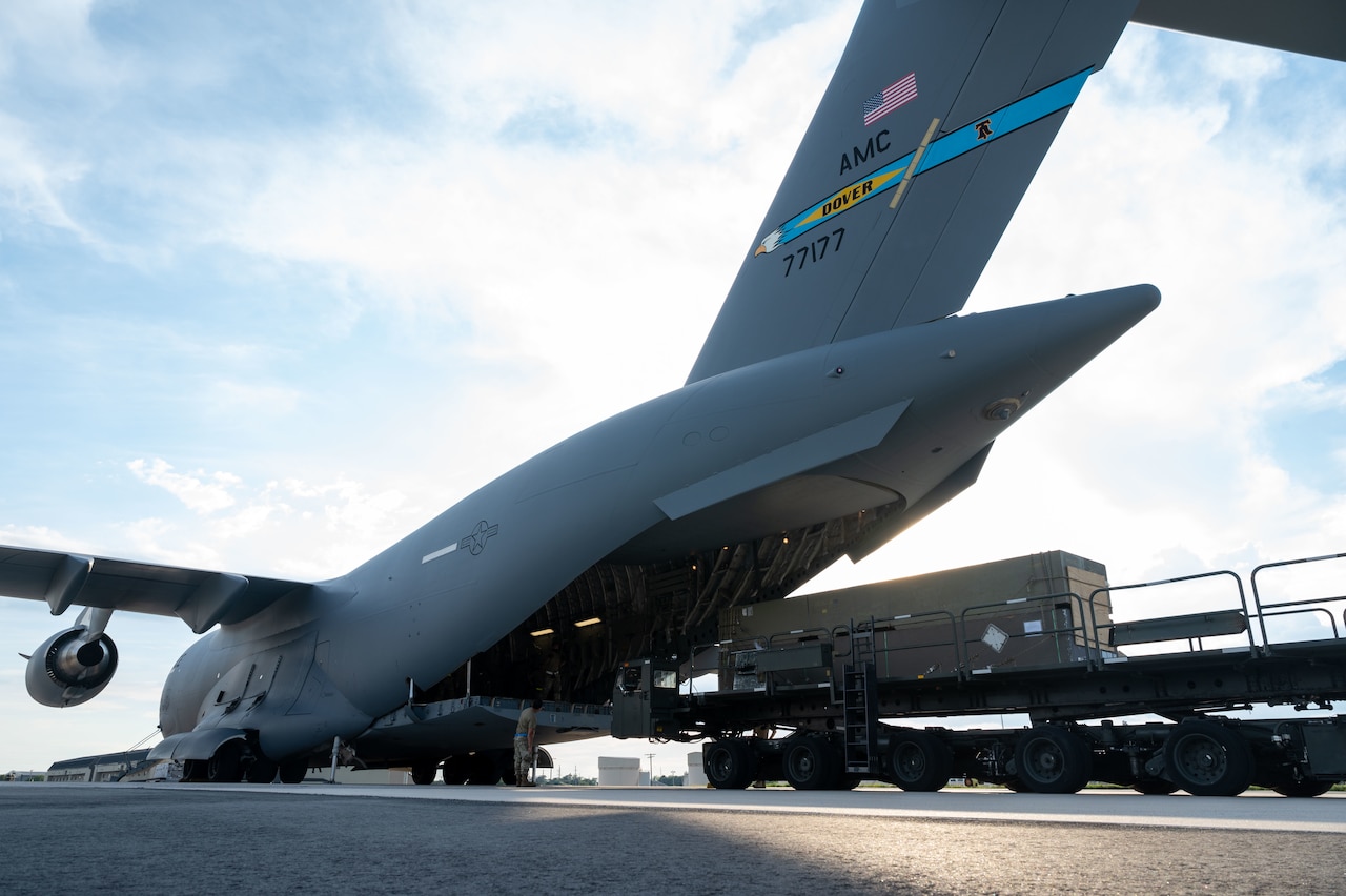 US Provides Military Aid to Ukraine Amidst Ammo Shortage and Security Concerns