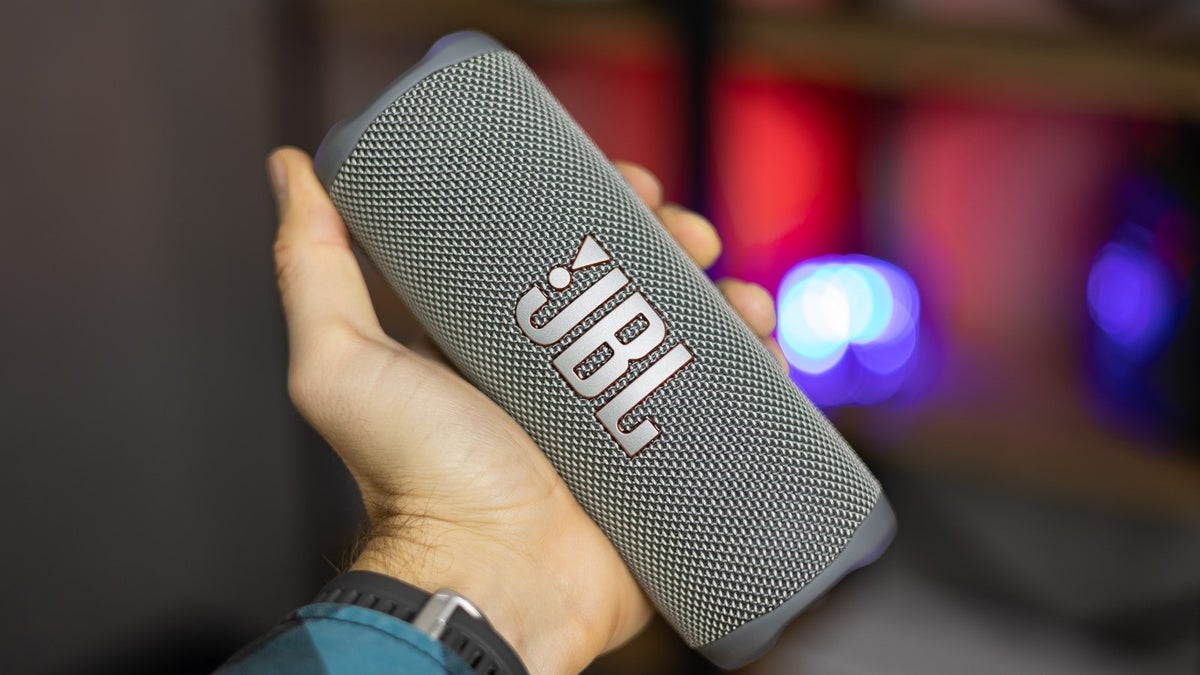 "Amazon's Massive JBL Sale: Unprecedented Low Prices on Flip and Charge Bluetooth Speakers"